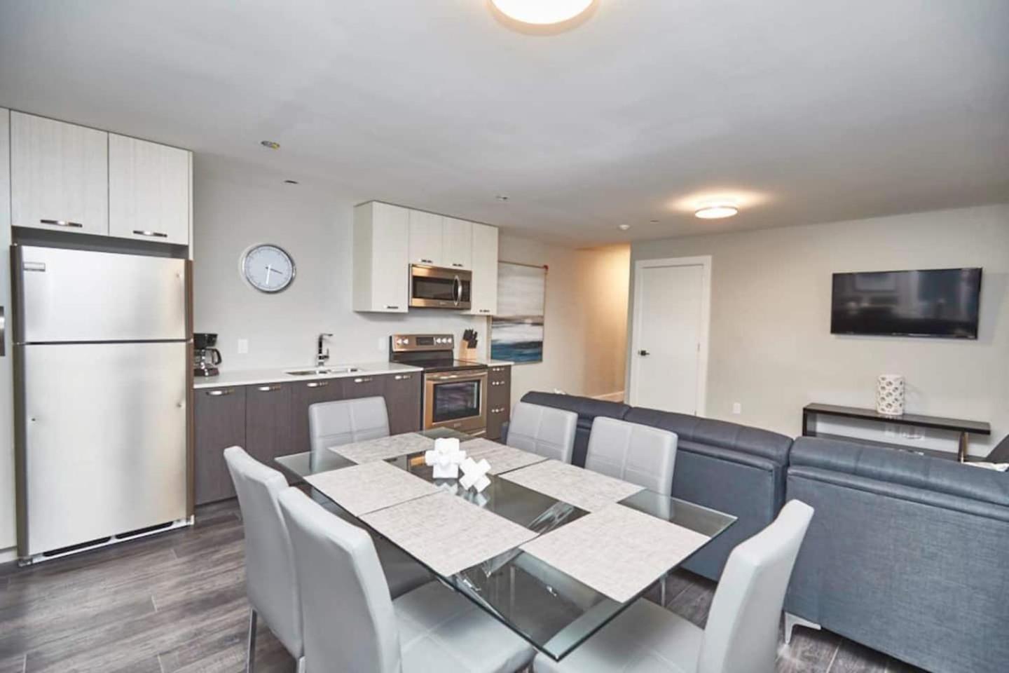 Clifton Hill Hideaway 2b -two Bedroom Niagara Falls